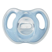 Load image into Gallery viewer, Tommee Tippee Ultra-Light Silicone Pacifier, Symmetrical One-Piece Design, BPA-Free Silicone Binkies, 0-6m, 4-Count